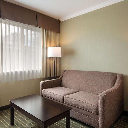 Best Western Holiday Hotel Кус-Бей Экстерьер фото