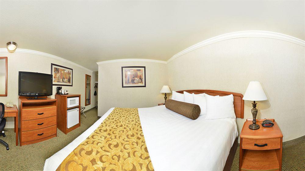 Best Western Holiday Hotel Кус-Бей Экстерьер фото