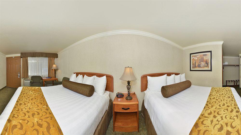 Best Western Holiday Hotel Кус-Бей Экстерьер фото