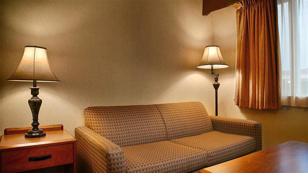 Best Western Holiday Hotel Кус-Бей Номер фото