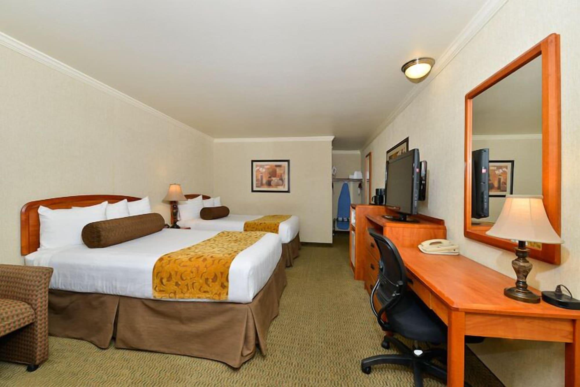 Best Western Holiday Hotel Кус-Бей Экстерьер фото