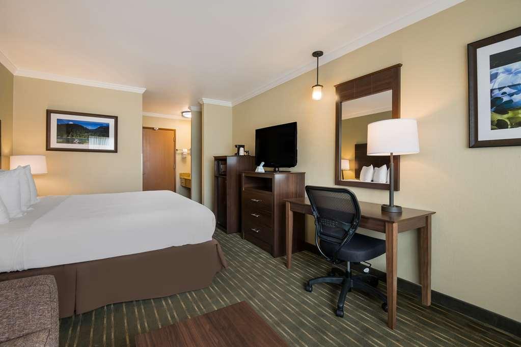 Best Western Holiday Hotel Кус-Бей Номер фото