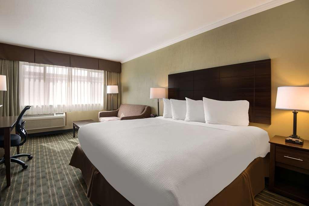Best Western Holiday Hotel Кус-Бей Номер фото