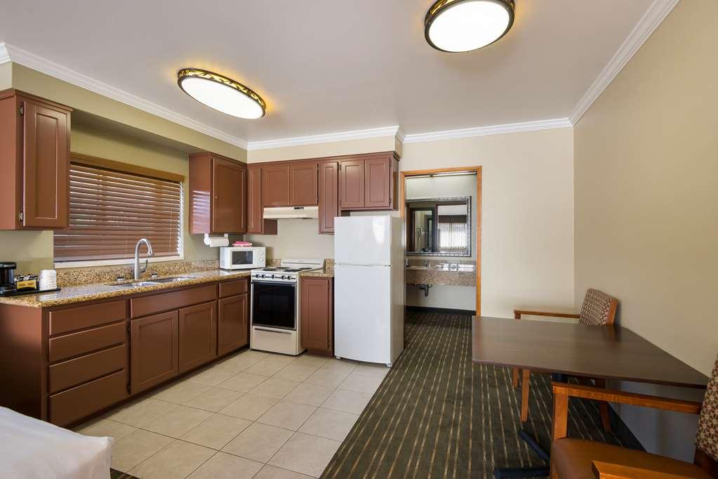 Best Western Holiday Hotel Кус-Бей Номер фото
