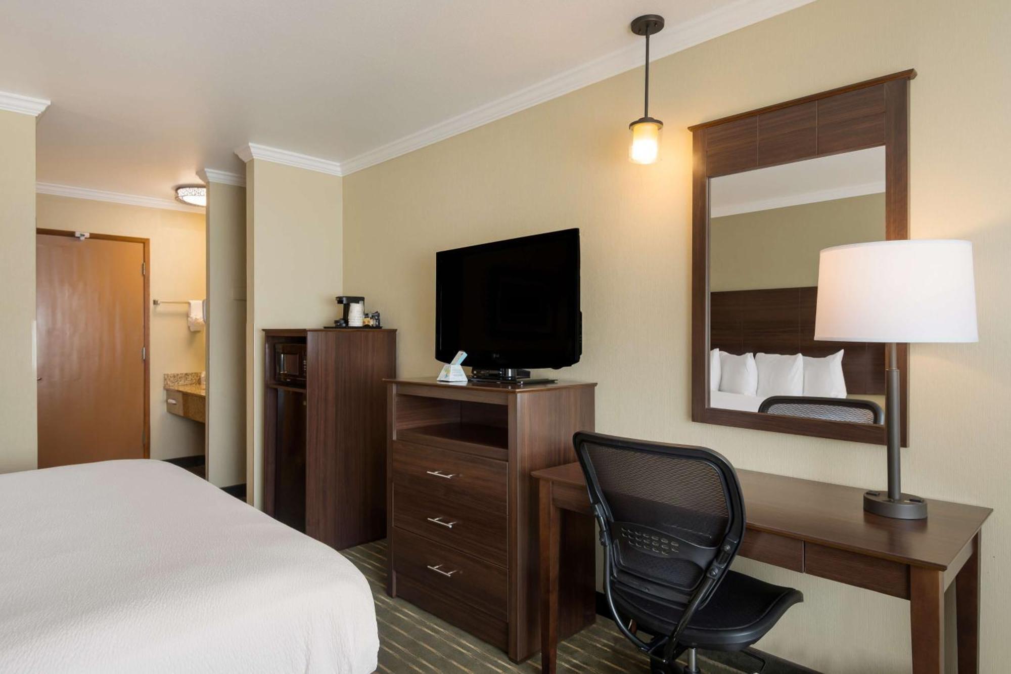 Best Western Holiday Hotel Кус-Бей Экстерьер фото