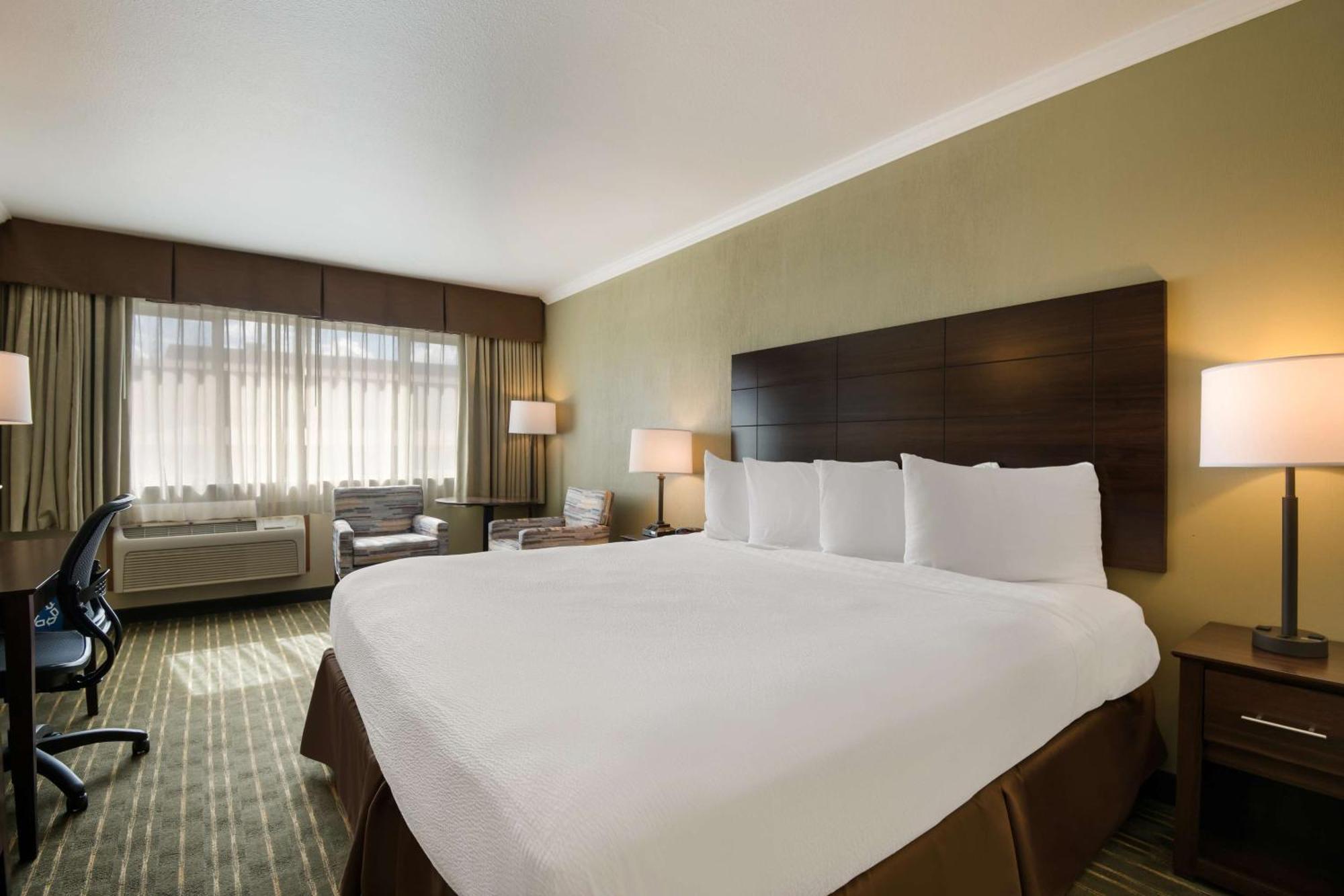 Best Western Holiday Hotel Кус-Бей Экстерьер фото