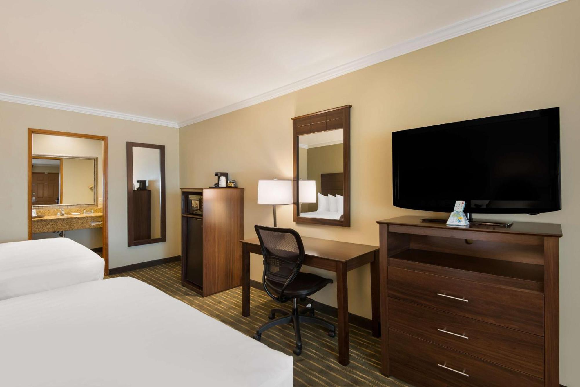 Best Western Holiday Hotel Кус-Бей Экстерьер фото
