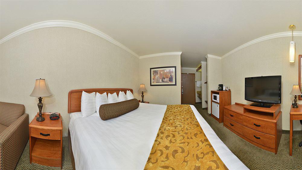 Best Western Holiday Hotel Кус-Бей Экстерьер фото